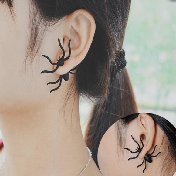 Halloween Creepy Black Spider Earrings Stud 3D Costume Accessories Brand New - Picture 3 of 6